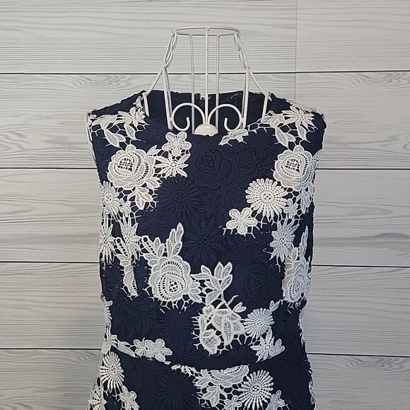 Banana Republic crocheted lace sheath dress - navy & white Women's Size 2 - Picture 2 of 13